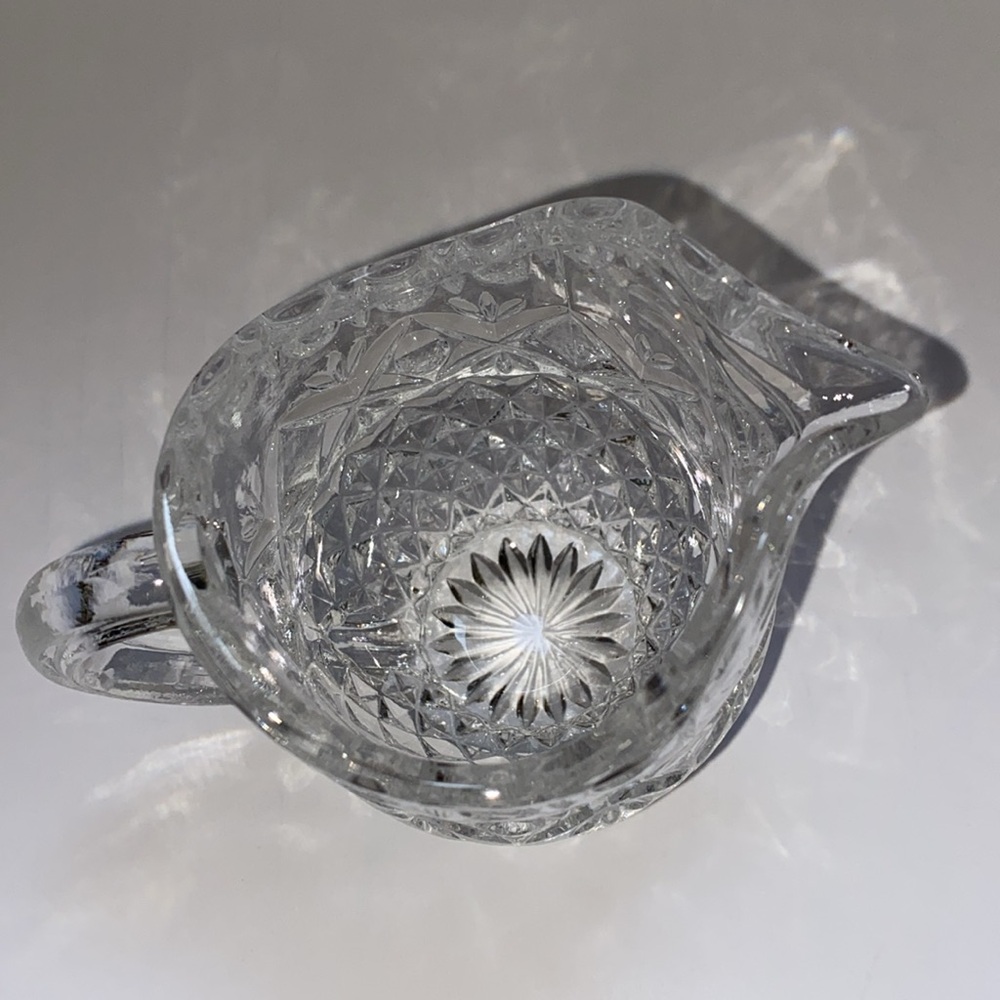 Brilliant vintage cut clear glass cream , and lidded sugar. - Picture 10 of 11